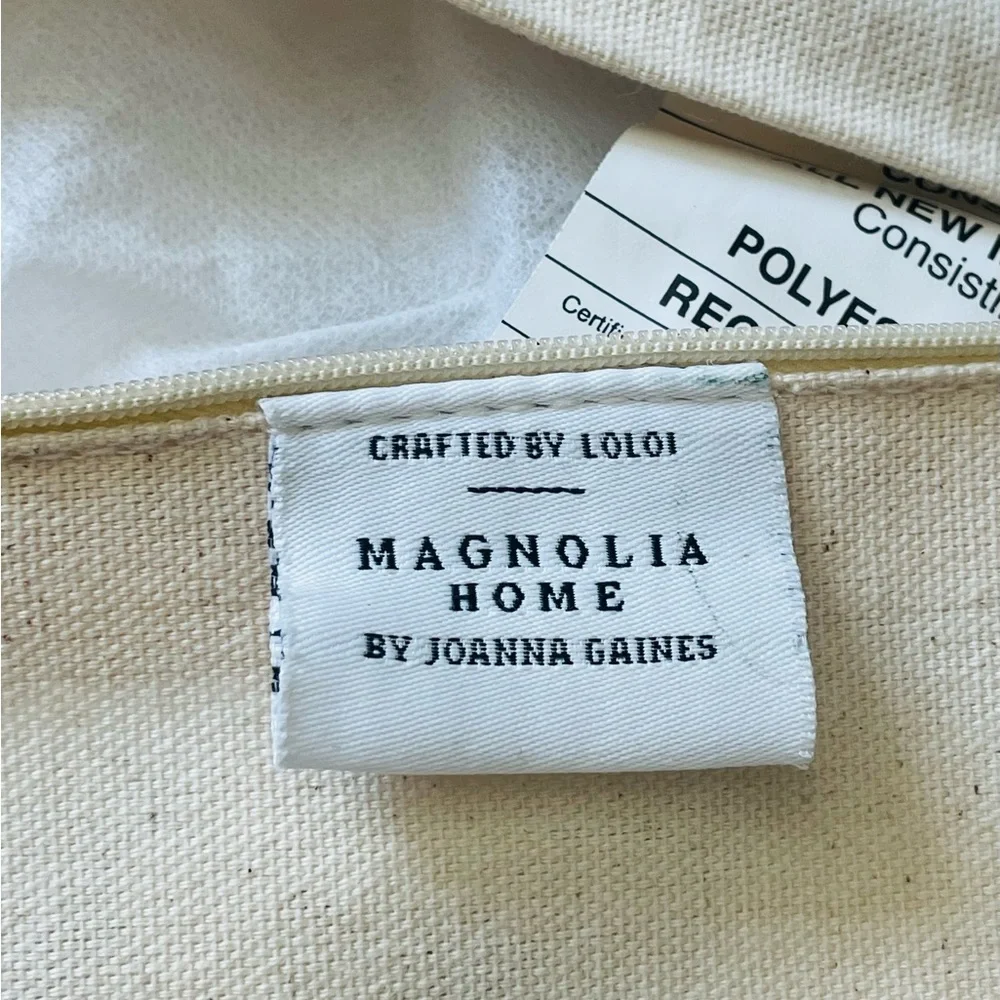 MAGNOLIA HOME JOANNA GAINES LOLOI GREY/IVORY PILLOW + INSERT 22